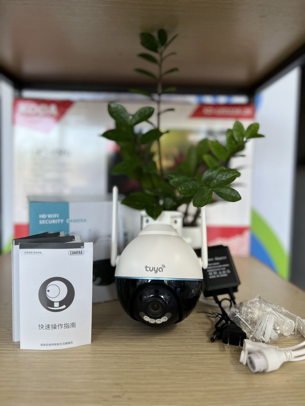 Camera wifi thông minh ngoài trời chống nước tuya 3mpx