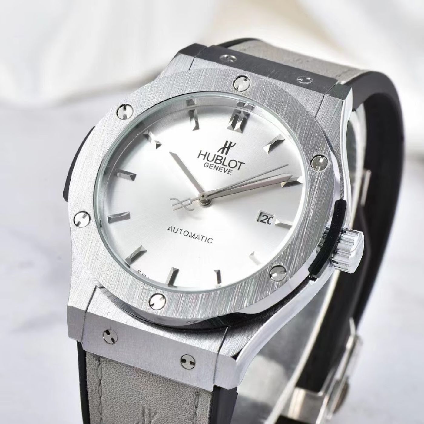 Đồng hồ cơ nam hublot (fake) 2 màu xanh và trắng, khóa gài