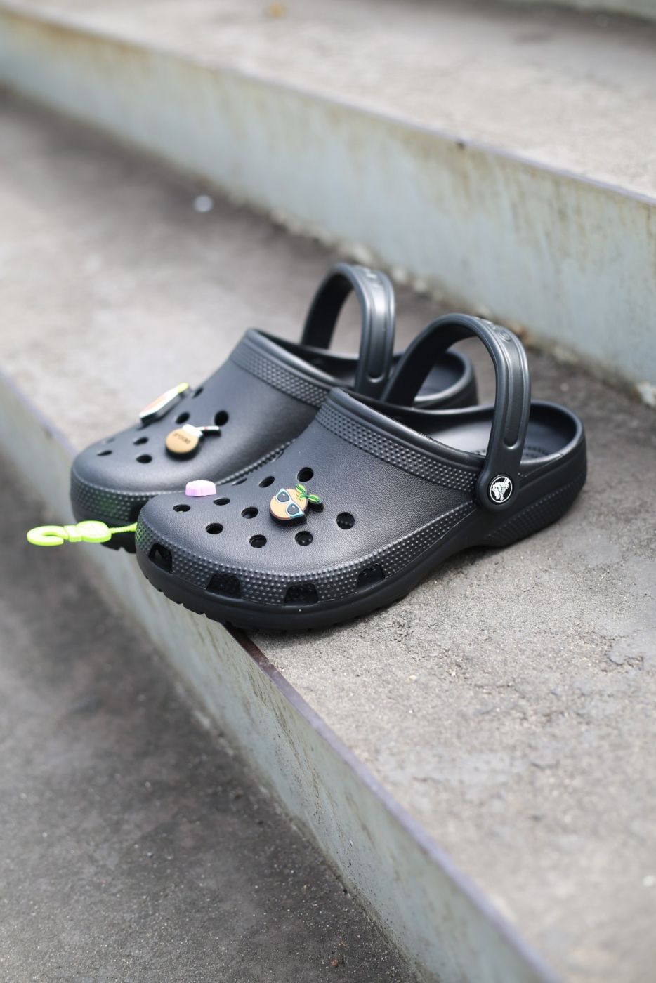 Hàng Fake- Sục Crocs tuồn có lỗi nhỏ chính hãng từ nhà máy