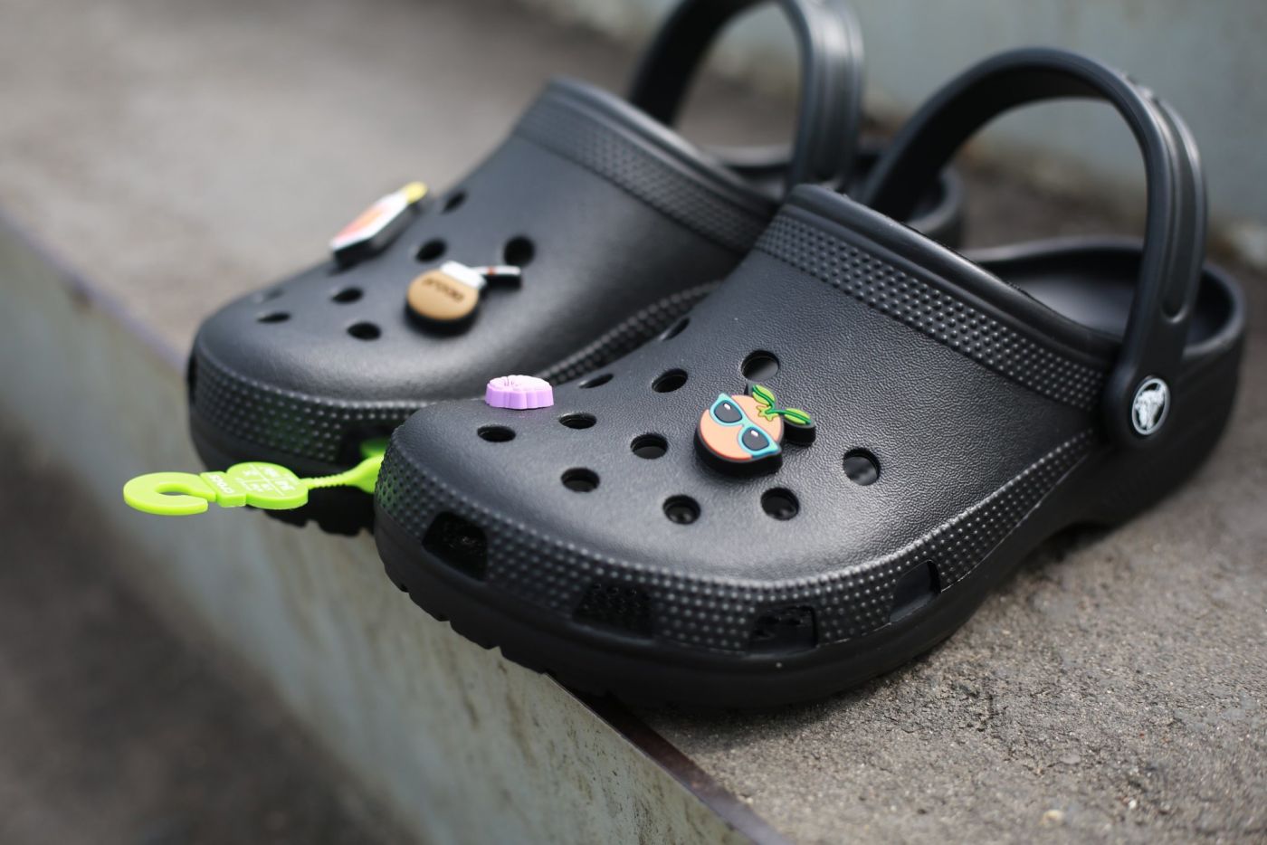 Hàng Fake- Sục Crocs tuồn có lỗi nhỏ chính hãng từ nhà máy