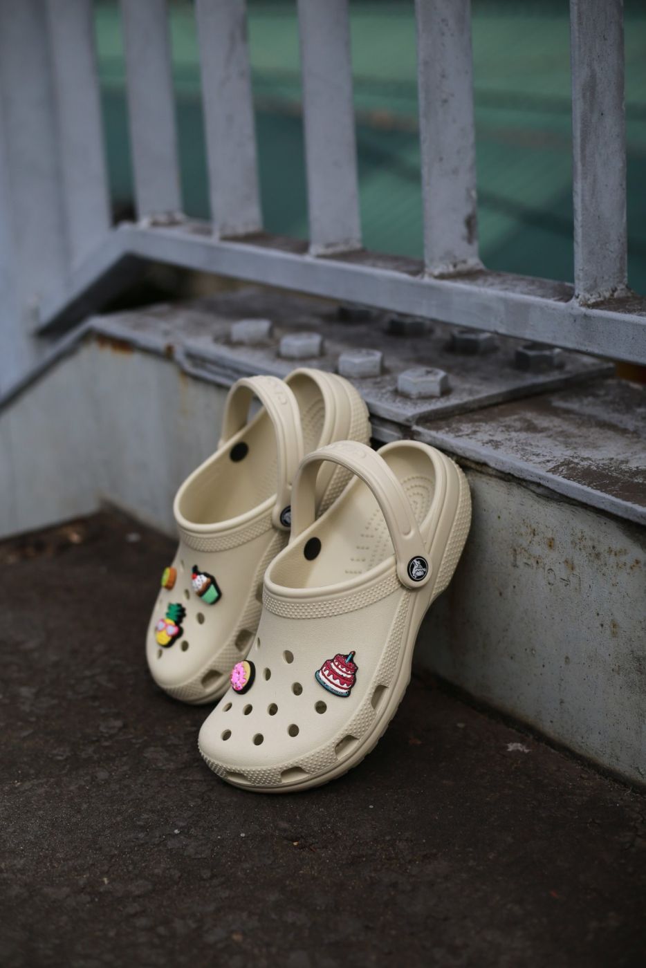 Hàng Fake- Sục Crocs tuồn có lỗi nhỏ chính hãng từ nhà máy