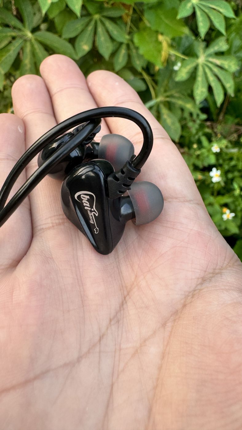 Tai nghe dây in-ear hãng Baisishang có phím Volume