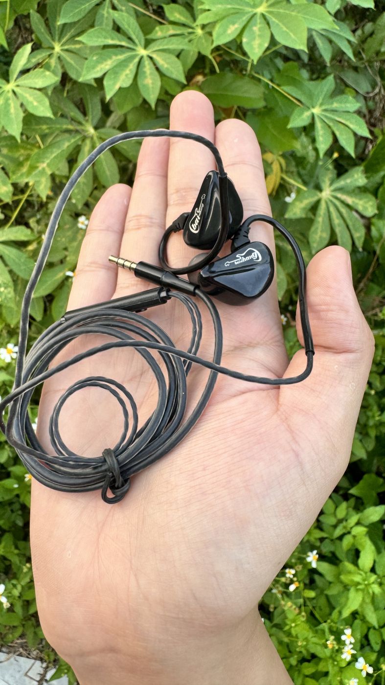 Tai nghe dây in-ear hãng Baisishang có phím Volume