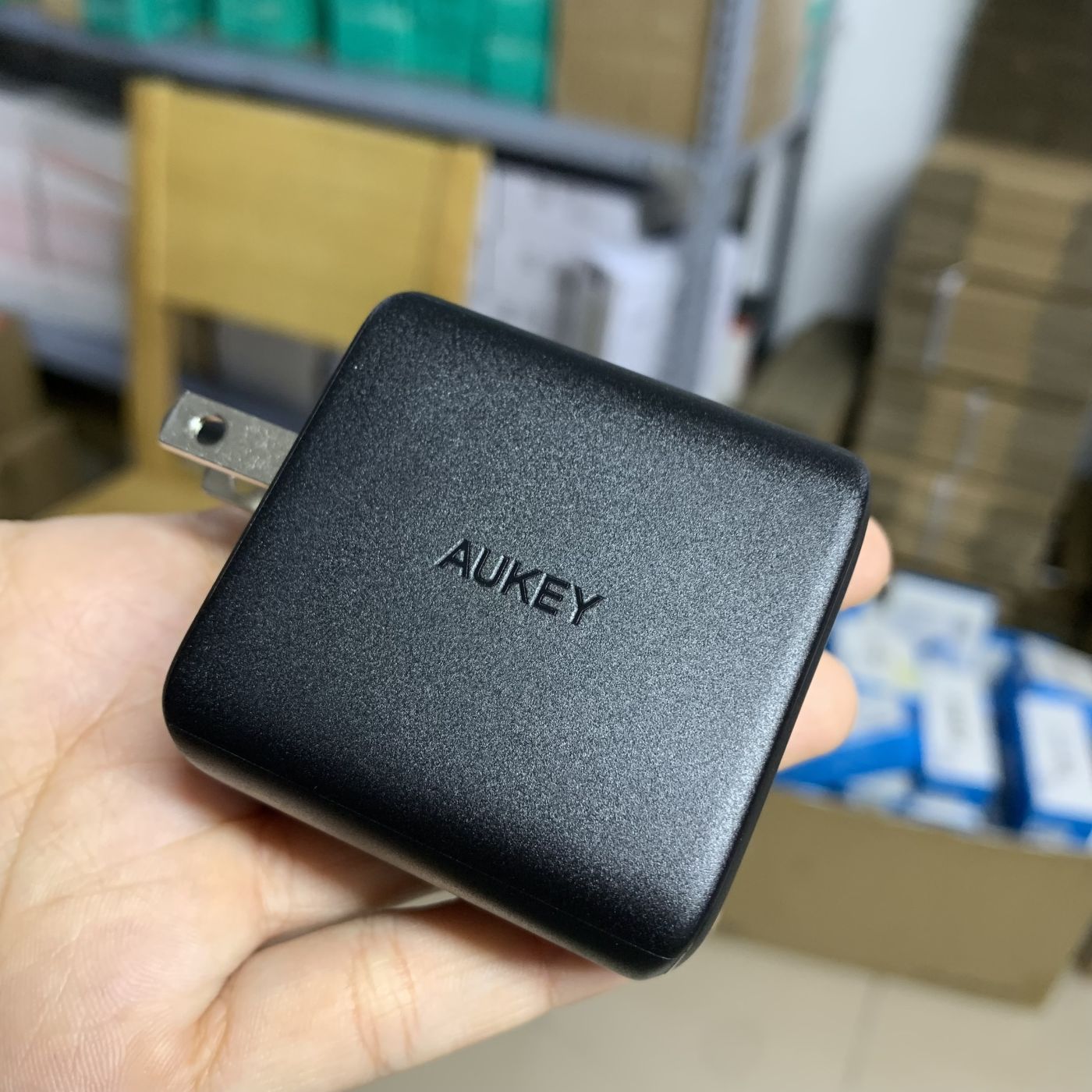 Củ Sạc Nhanh GaN AUKEY PA-B4 65W PD 20W QC 3.0 Cho iPhone 15/14/13/12/Laptop - Màu đen chân gập