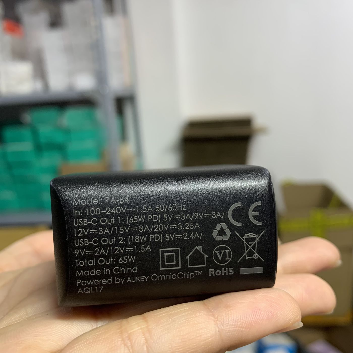 Củ Sạc Nhanh GaN AUKEY PA-B4 65W PD 20W QC 3.0 Cho iPhone 15/14/13/12/Laptop - Màu đen chân gập