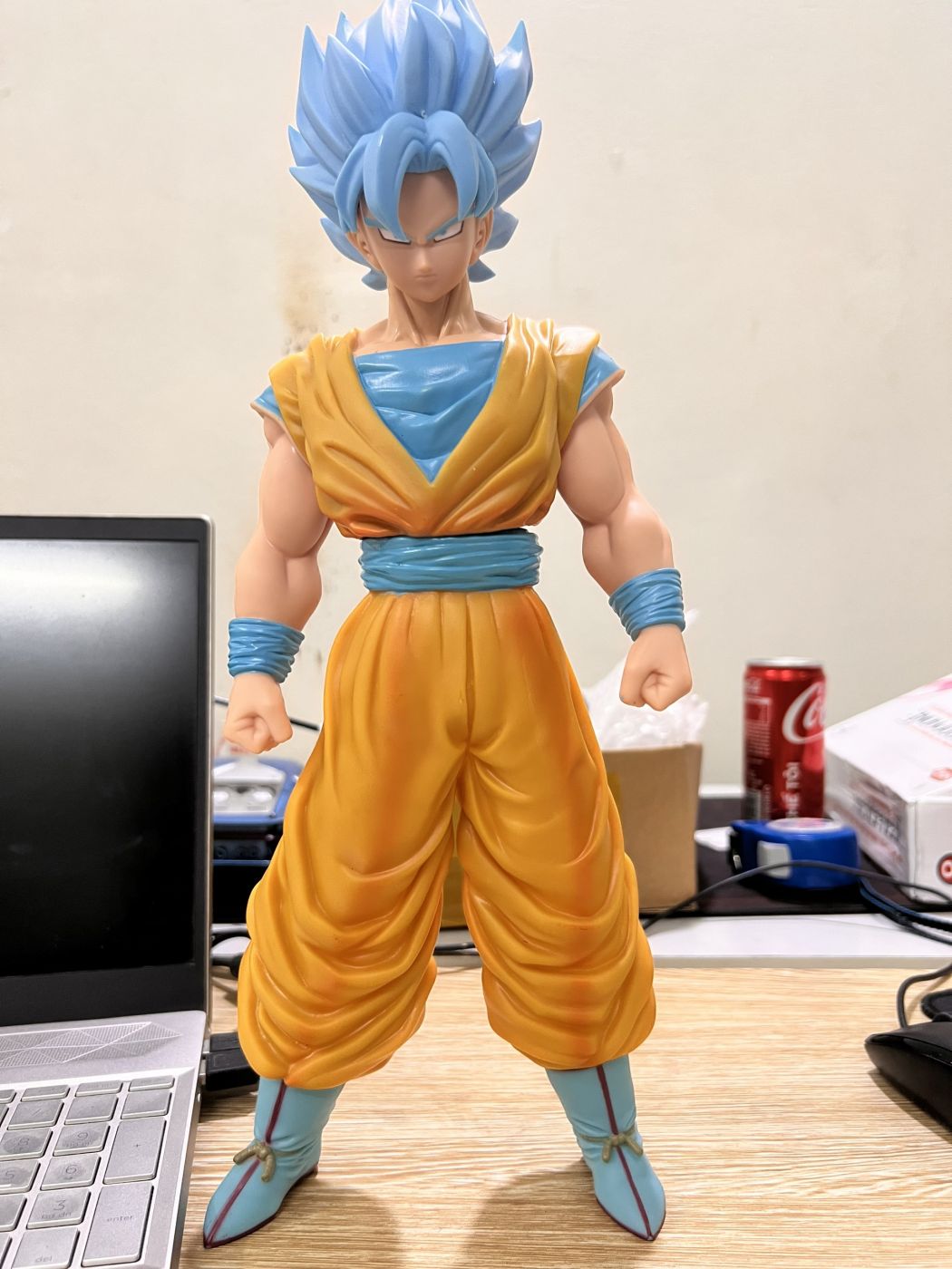 Mô hình SONGOKU áo vàng-tóc xanh cao 37cm