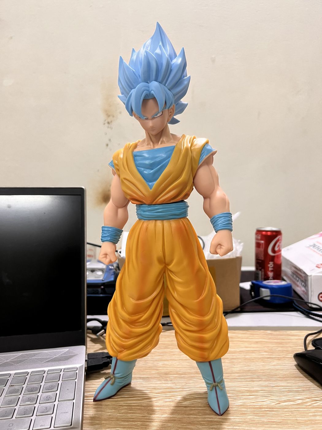 Mô hình SONGOKU áo vàng-tóc xanh cao 37cm