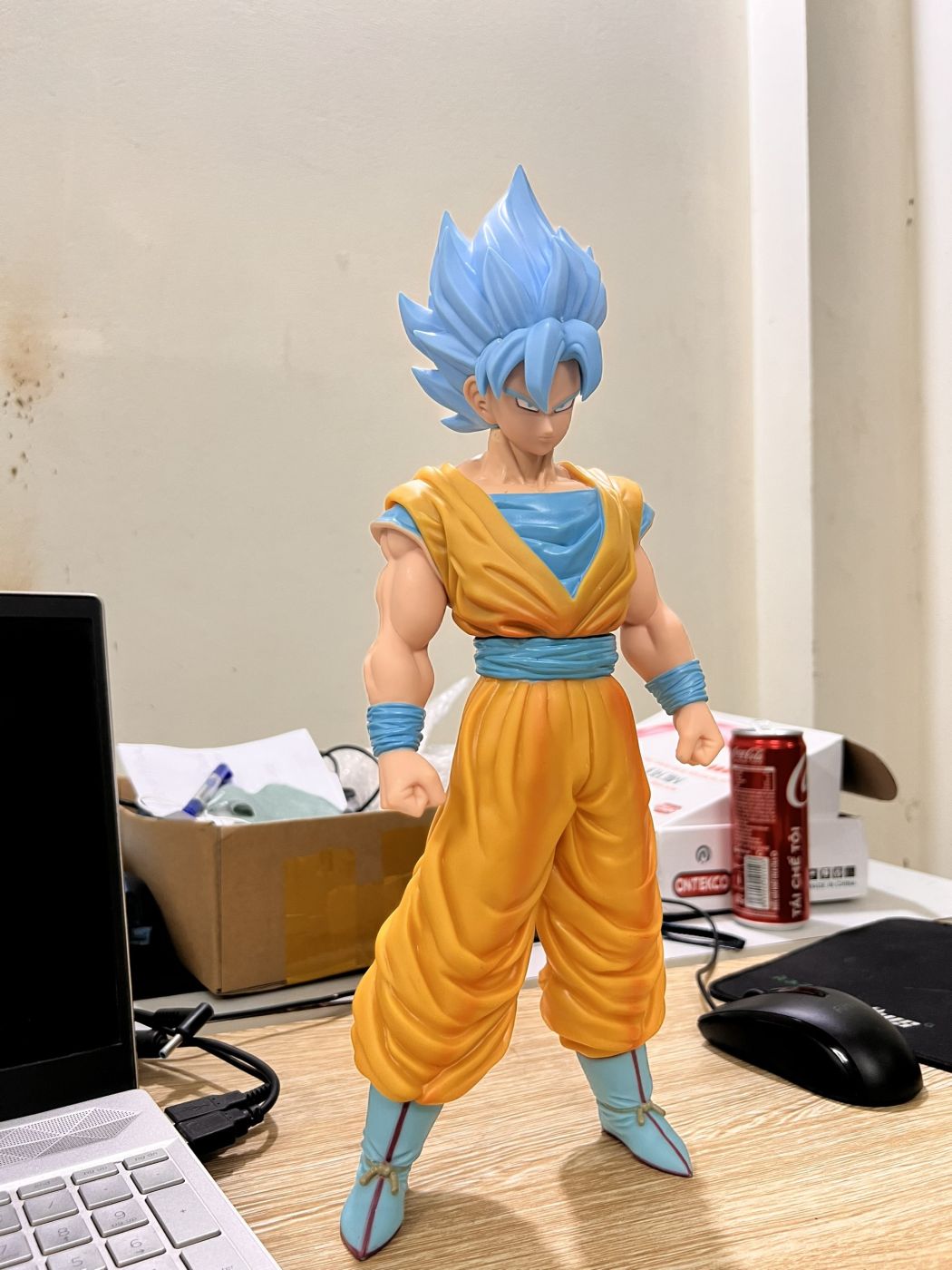 Mô hình SONGOKU áo vàng-tóc xanh cao 37cm