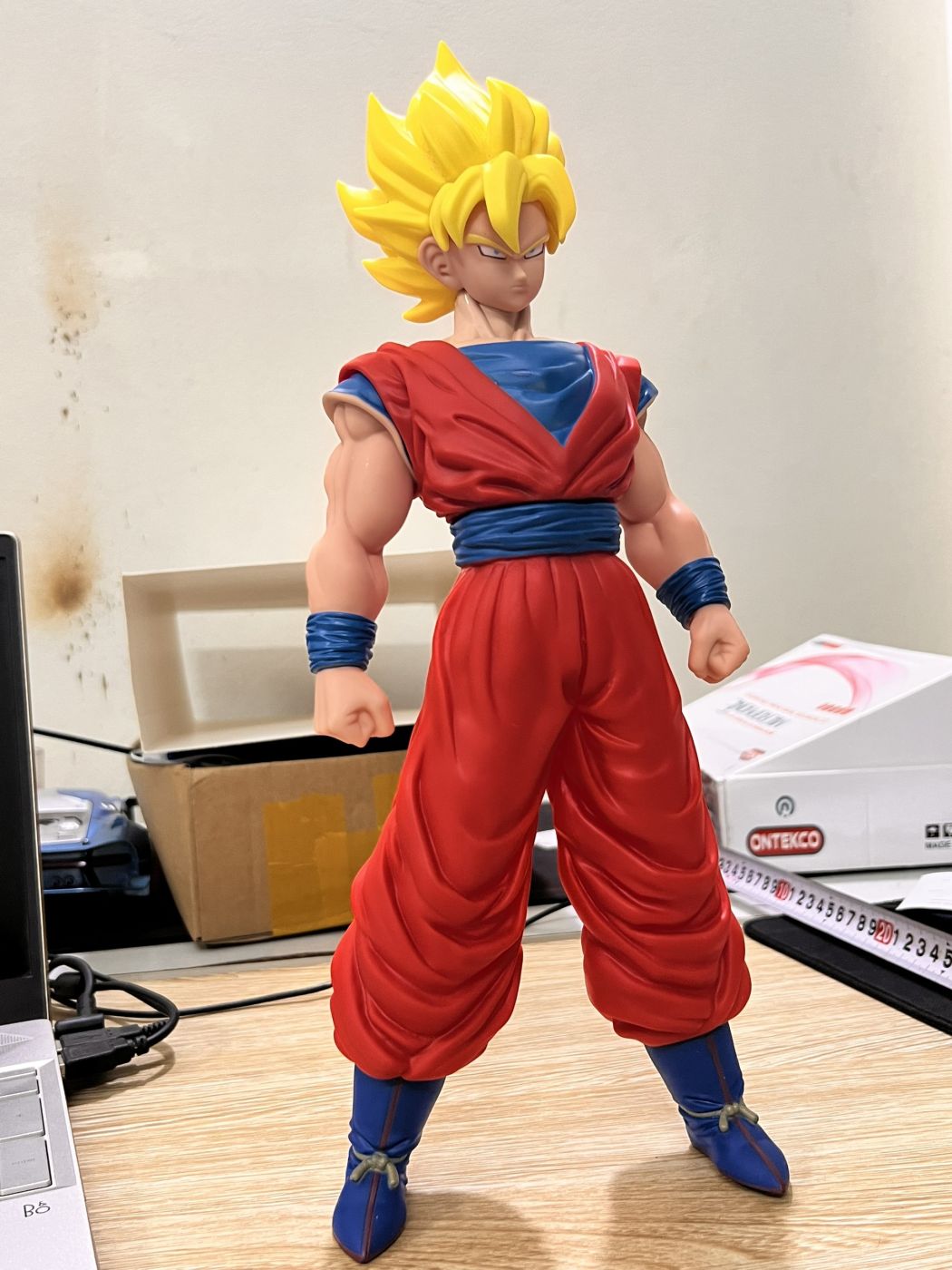 Mô hình SONGOKU áo đỏ tóc cao 37cm 7 viên ngọc rồng