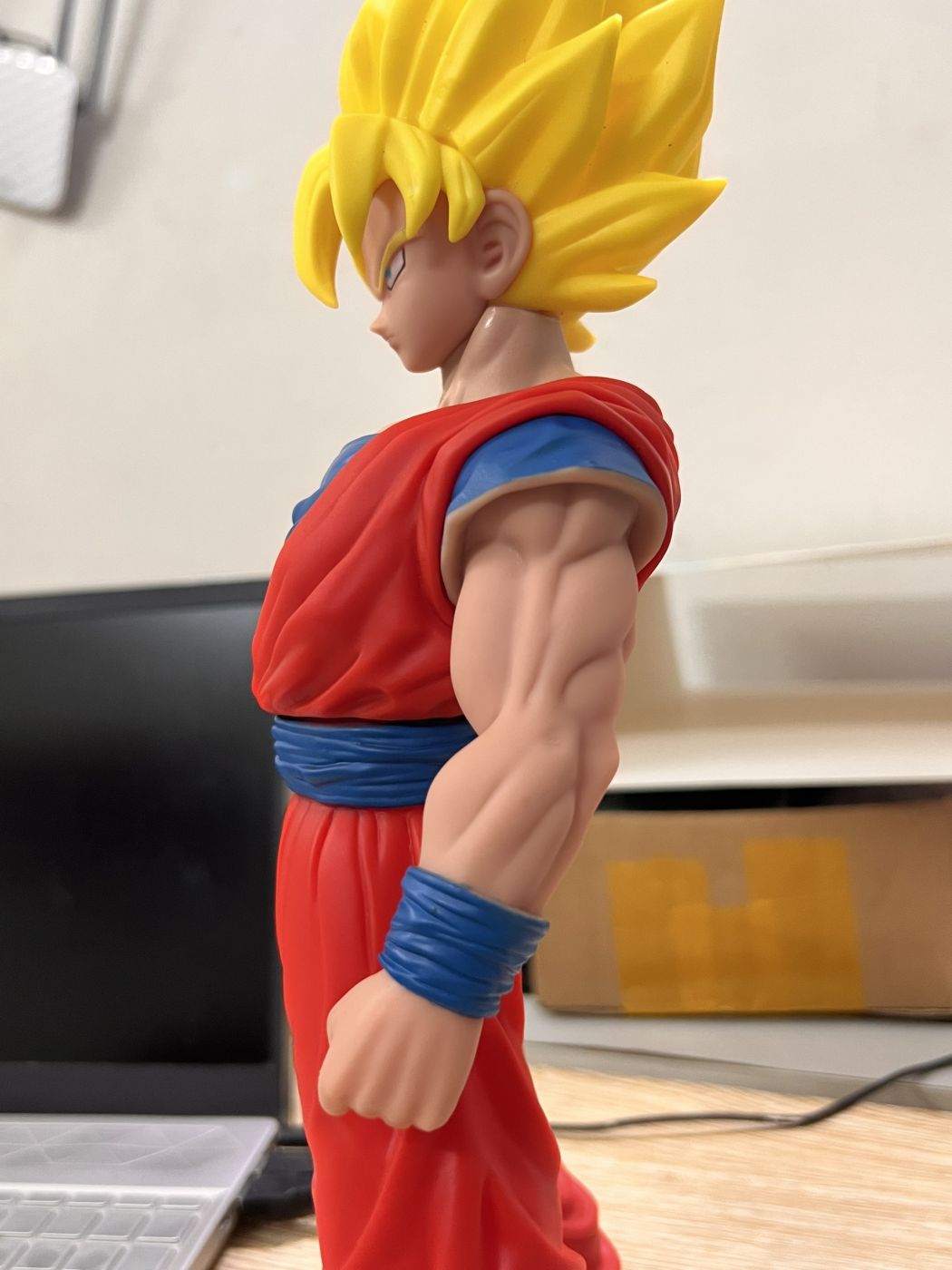 Mô hình SONGOKU áo đỏ tóc cao 37cm 7 viên ngọc rồng