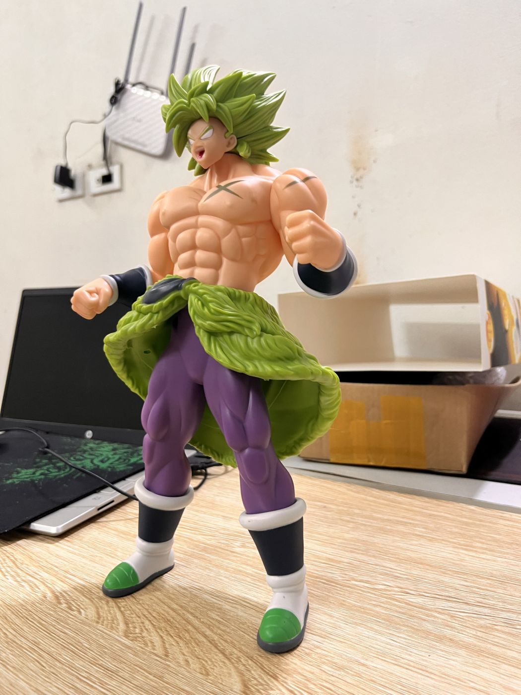 Mô hình BROLY trong 7 viên ngọc rồng cao 38cm