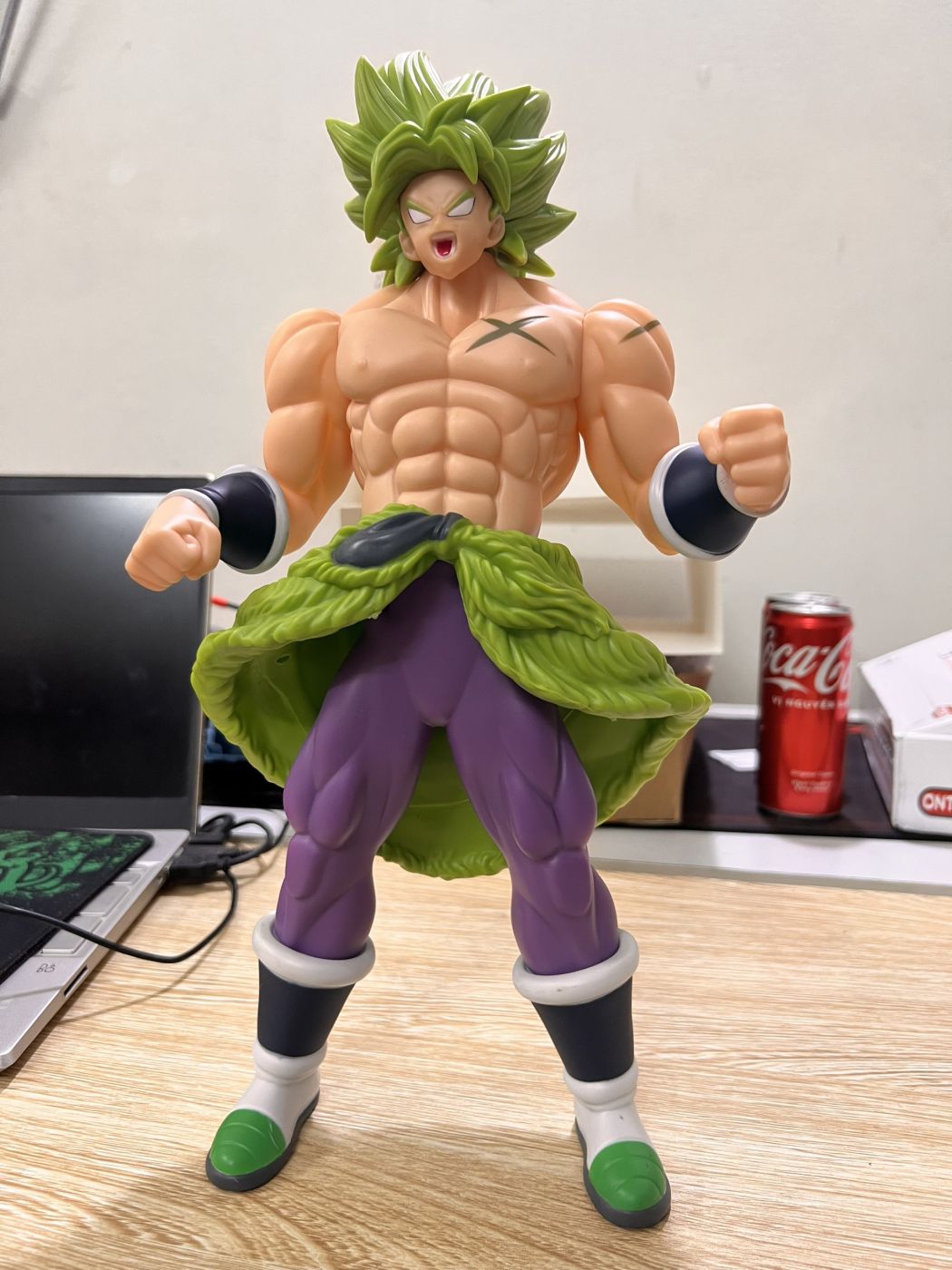 Mô hình BROLY trong 7 viên ngọc rồng cao 38cm