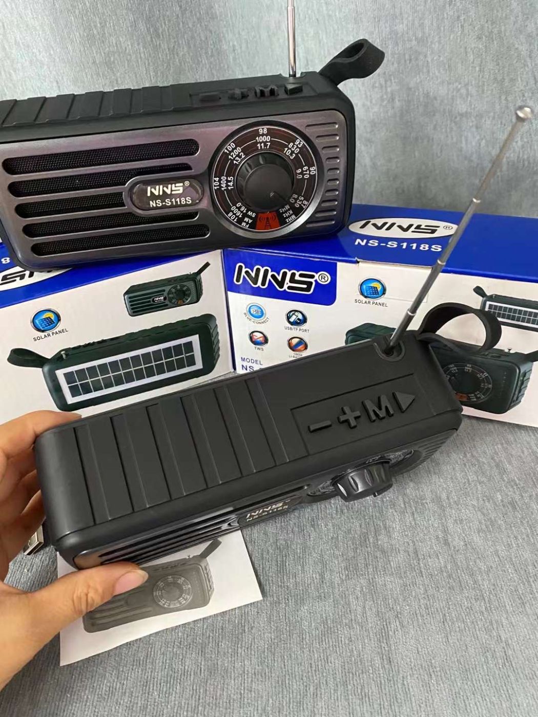 Loa Bluetooth có đài FM , sạc solar năng lượng mặt trời hãng NNS NS-S118S