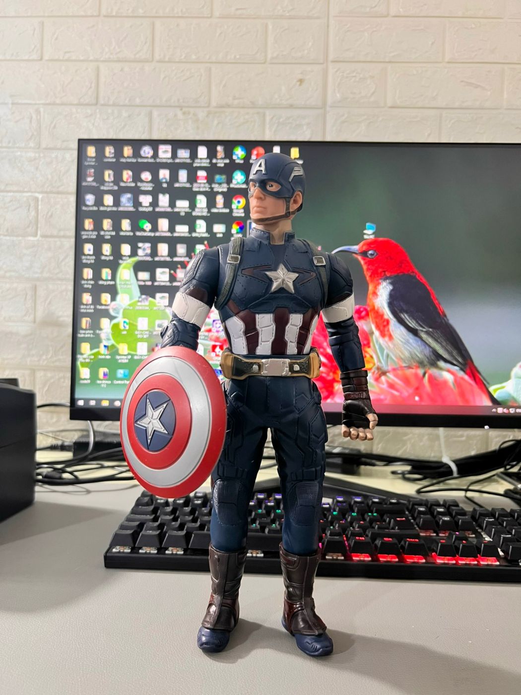 Mô hình đội trưởng Mỹ Marvel Captain America cao 33cm có khiên, hộp 2 lớp (3320)