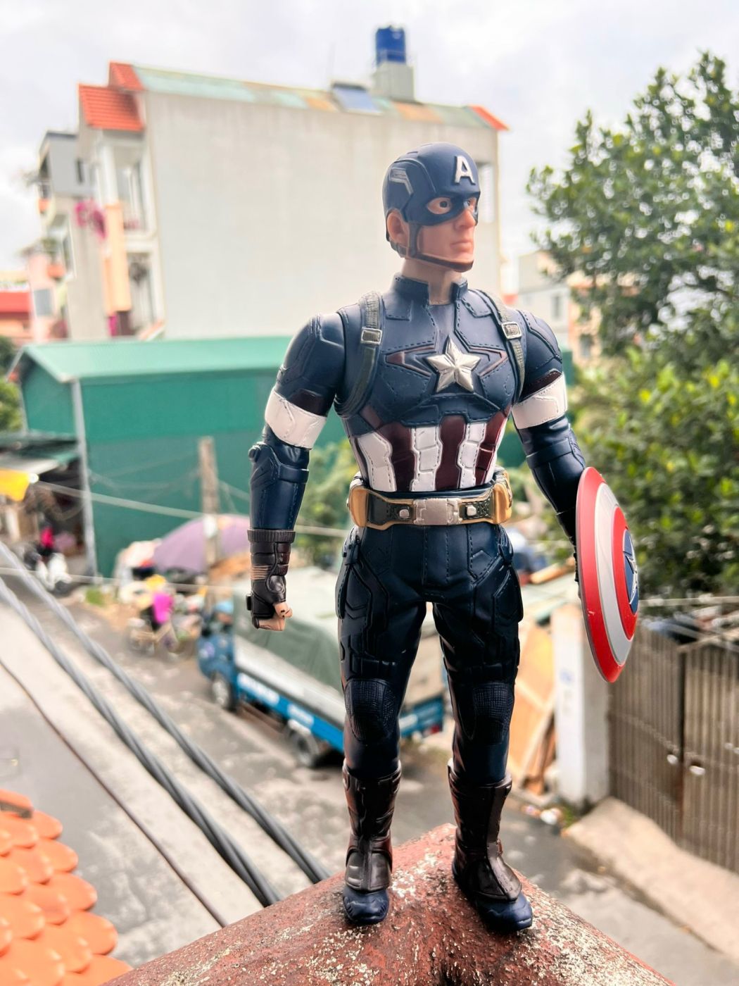 Mô hình đội trưởng Mỹ Marvel Captain America cao 33cm có khiên, hộp 2 lớp (3320)