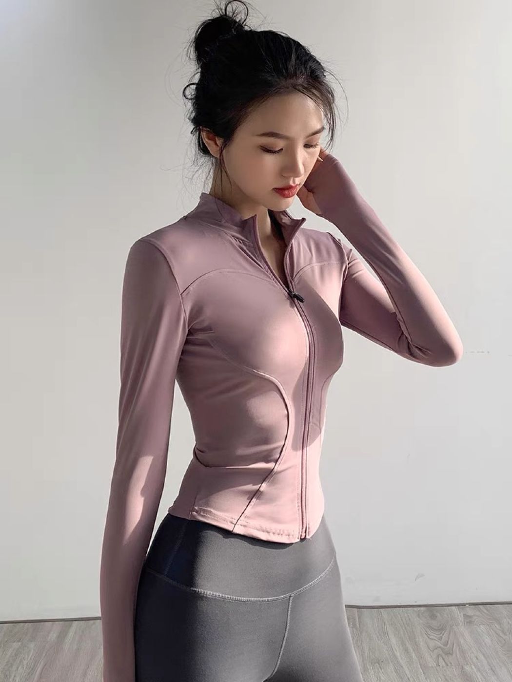 Áo khoác thể thao ôm body