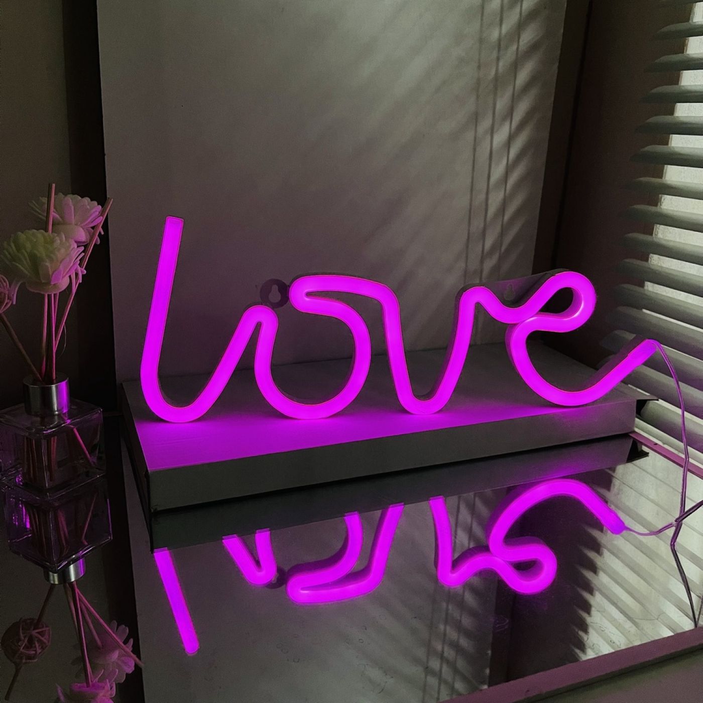 Đèn led neon chữ LOVE