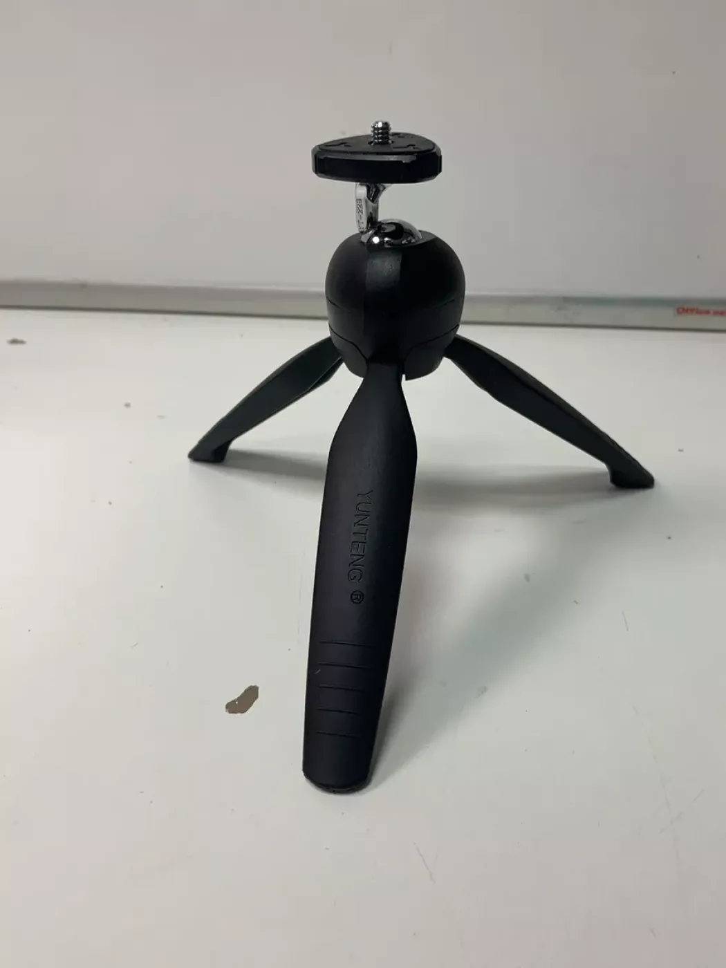 [Shopee 25k] Tripod 3 chân mini kep điện thoại, máy ảnh, máy chiếu