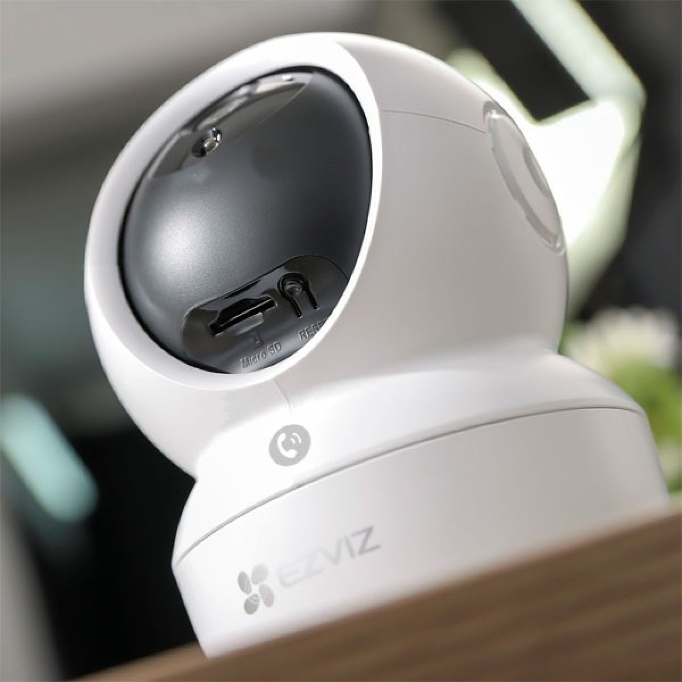 Combo Camera EZViz H6C PRO 4MP + Thẻ 128GB + Chân Đế Chữ L ( Chính Hãng Bảo Hành 2 Năm)