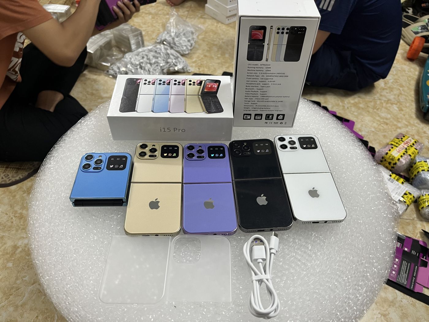 Điện thoại nắp gập i15pro 2sim hit hot