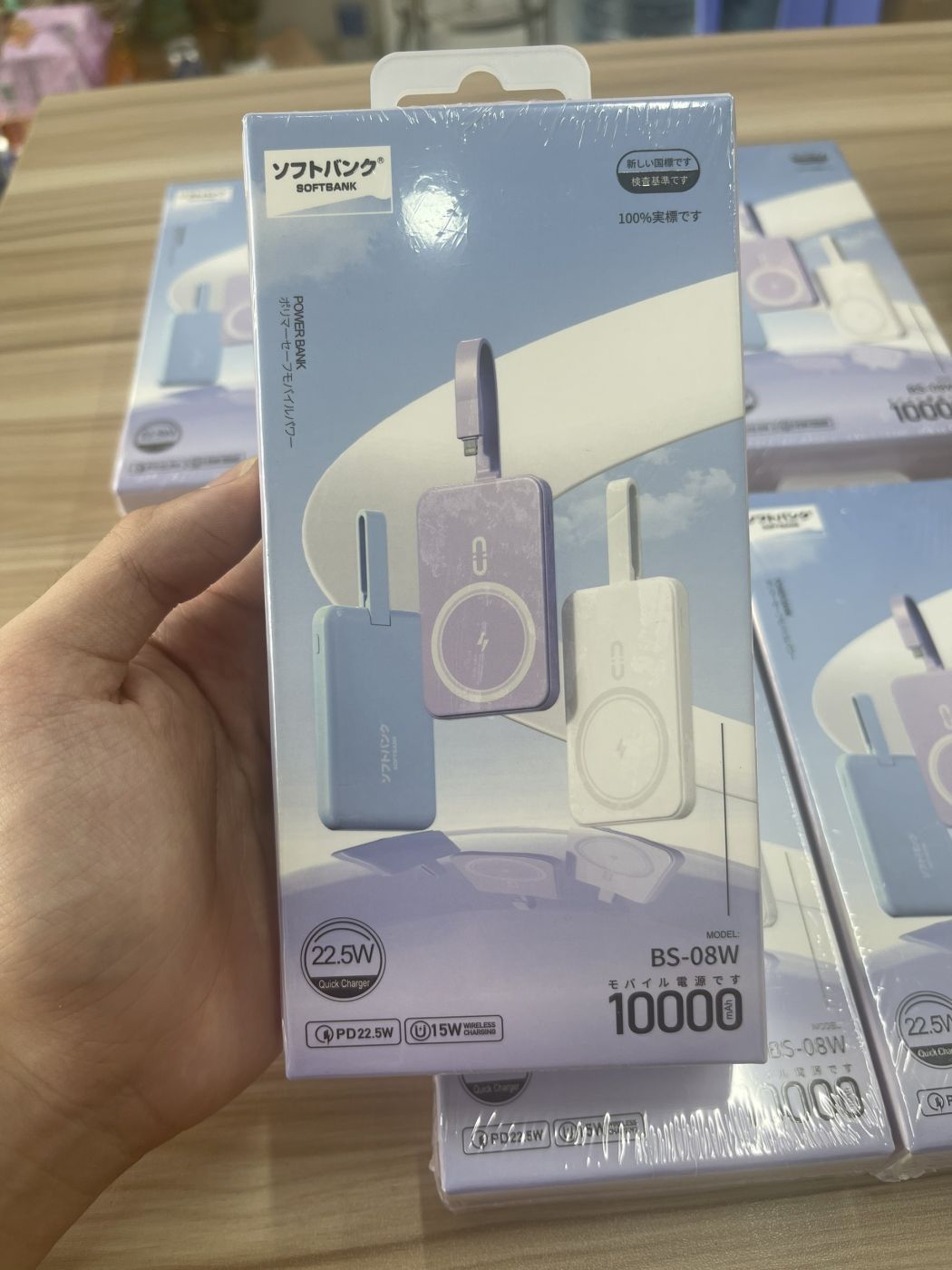 Sạc dự phòng Softbank BS08 dung lượng 10.00mAh tích hợp sạc không dây.