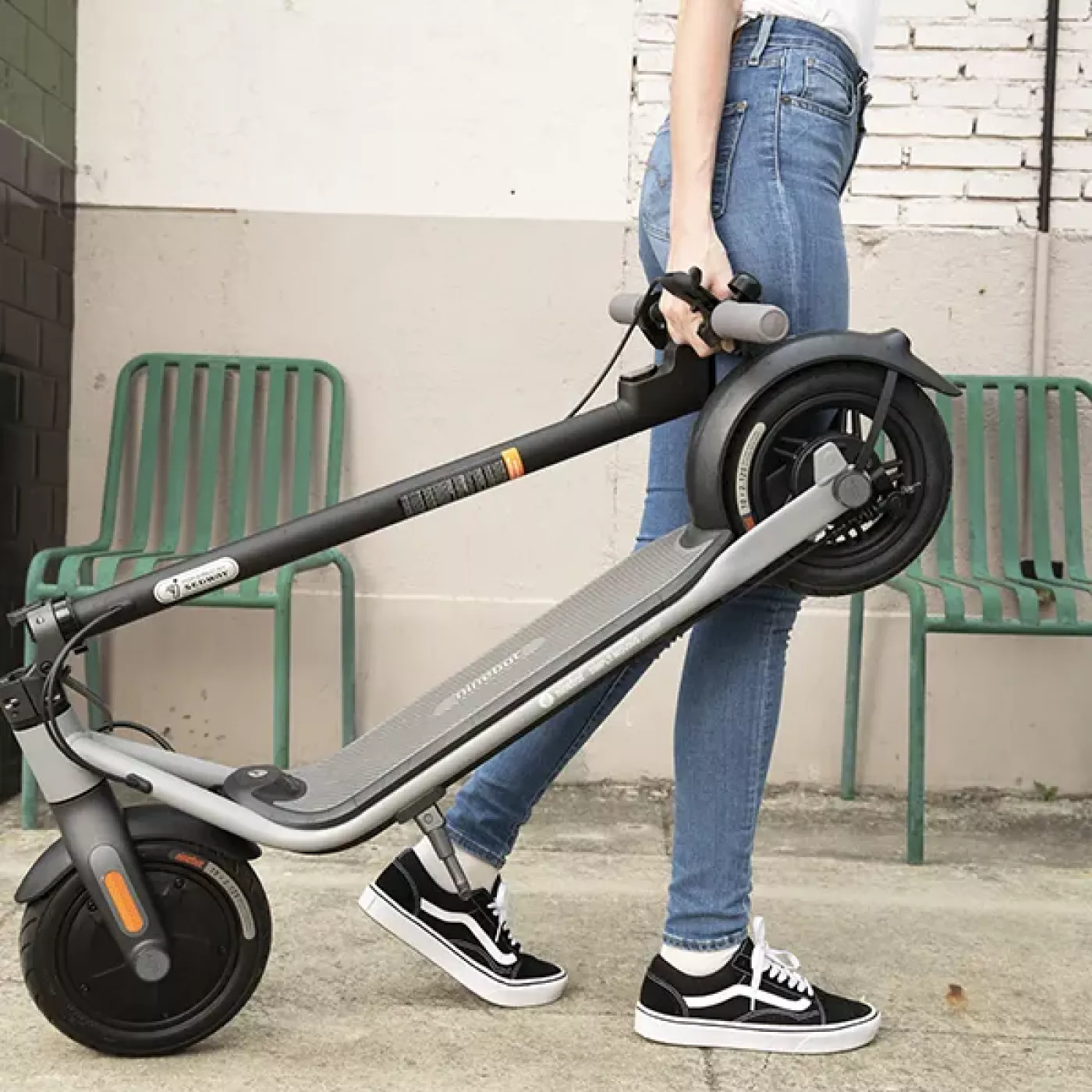 Xe điện Segway Ninebot D18W { Tặng kèm nón và đồ bảo hộ tay chân, không lấy thì khấu trừ thêm 500k }