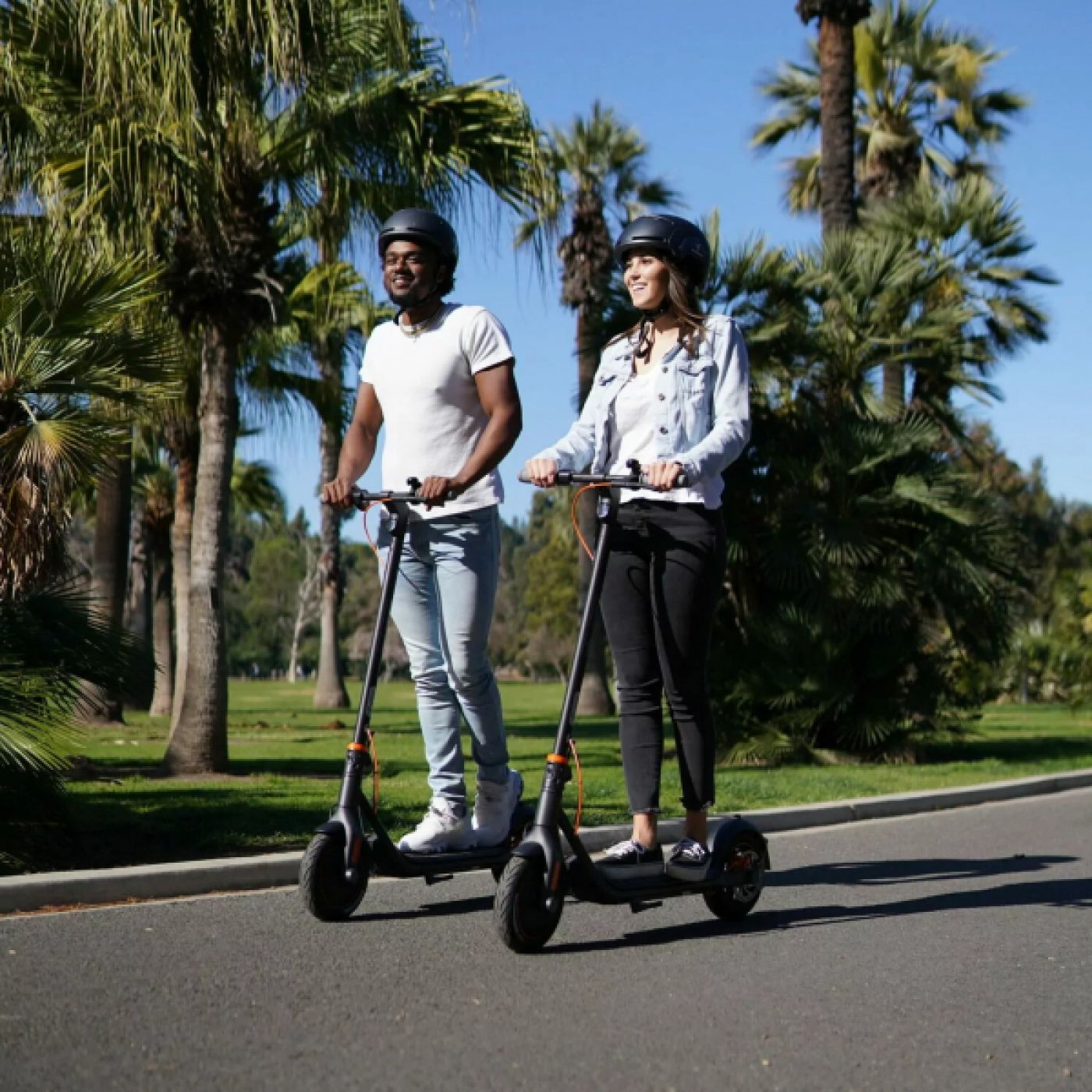 Xe điện Segway Ninebot F25 { Tặng kèm nón và đồ bảo hộ tay chân, không lấy thì khấu trừ thêm 500k }