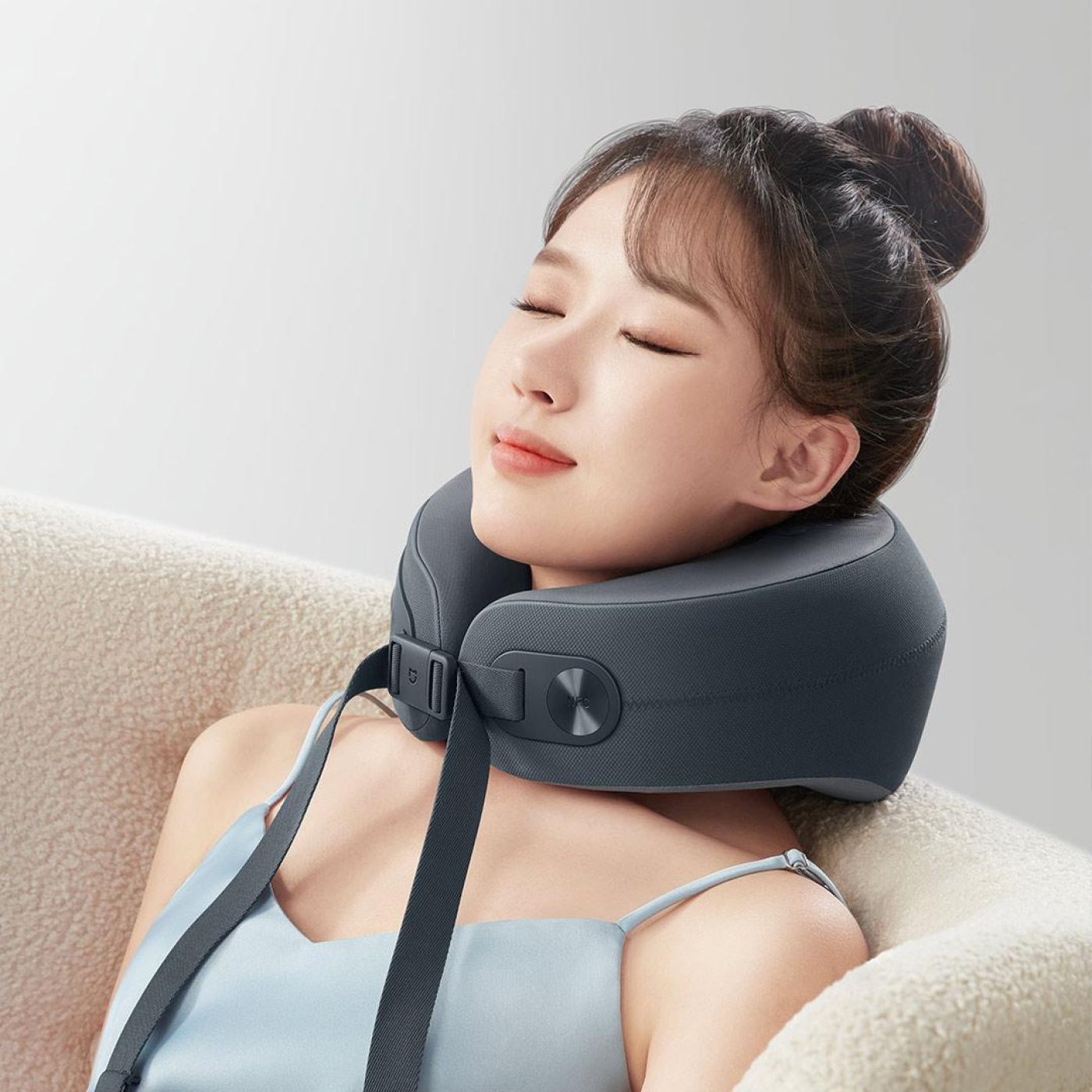 Máy massage cổ thông minh Xiaomi Mijia MIJNKAM01SKS có tính năng sưởi ấm, kết nối app, NFC, pin sạc