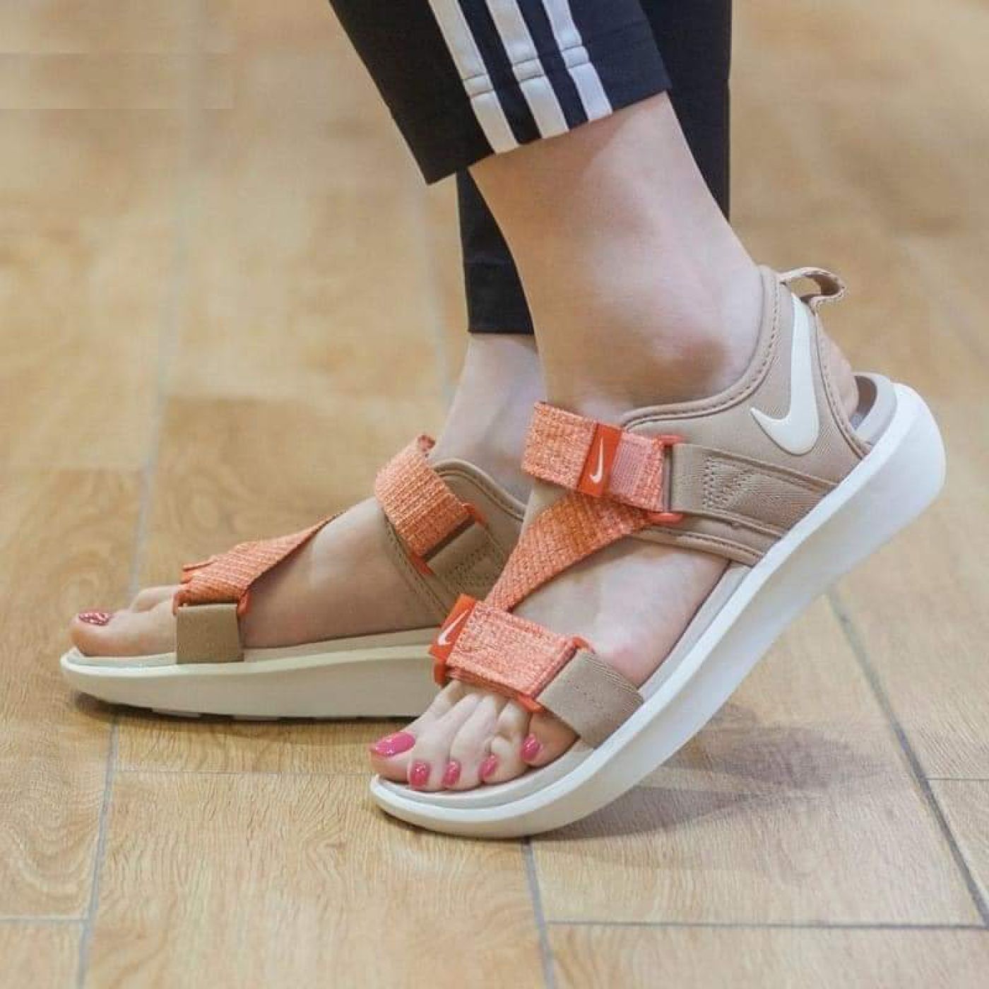 Đôi sandal nữ chính hãng NIKE săn seo sto NHẬT.