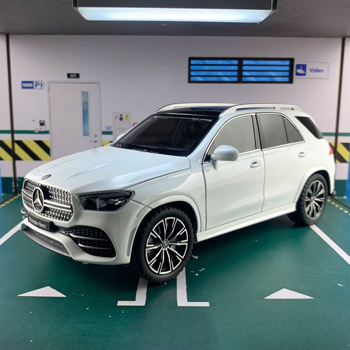 Mô hình xe Mercedes Benz GLE 350 tỉ lệ 1:24 (xanh dương, đen, trắng- note màu vào ghi chú)