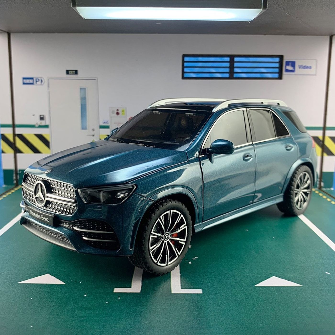 Mô hình xe Mercedes Benz GLE 350 tỉ lệ 1:24 (xanh dương, đen, trắng- note màu vào ghi chú)